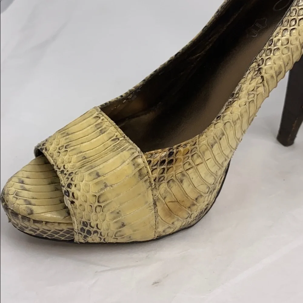Aldo Sz 38 Beige Gray Snakeskin Peep Toe Pumps